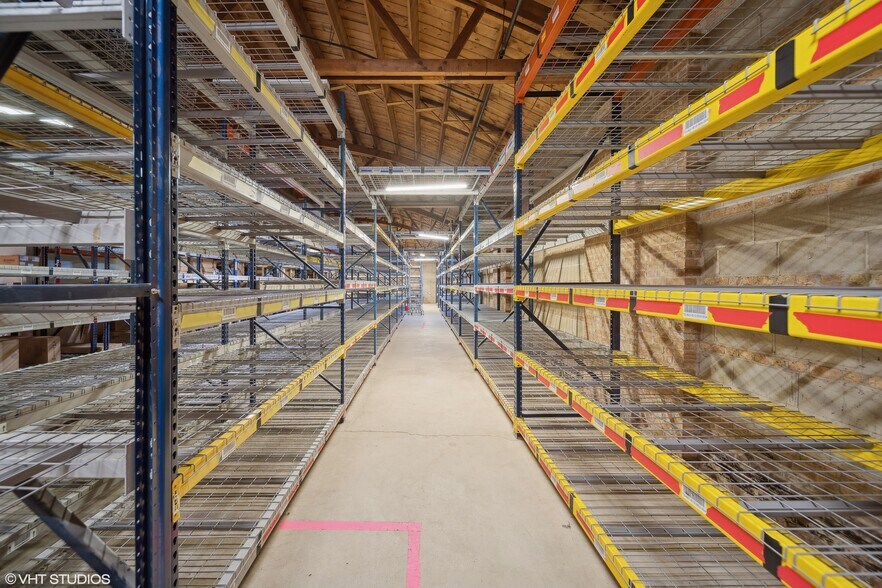 More Photos Of 1431 W Hubbard St, Chicago Light Distribution For Lease