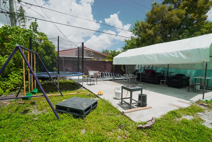 More Photos Of 221 E 9th St, Hialeah Office Residential For Sale