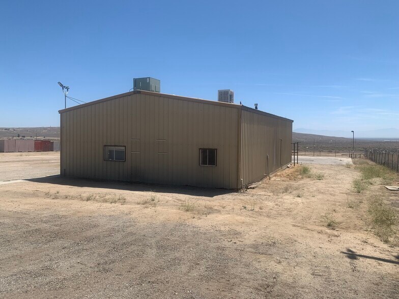 More Photos Of 330 Industrial Way, Taft Warehouse For Lease