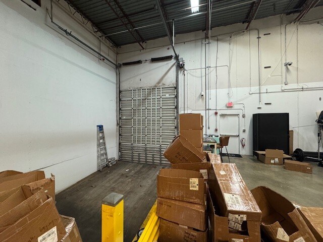 More Photos Of 3001-3017 Greene St, Hollywood Showroom For Lease