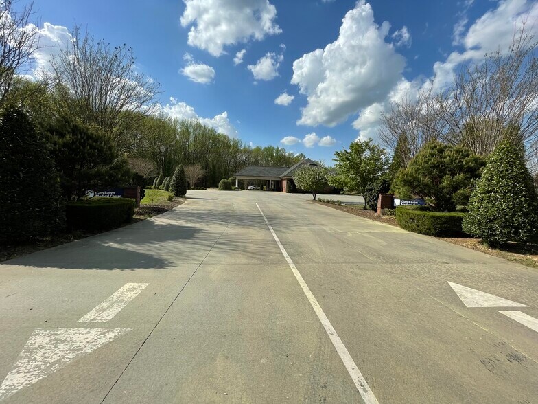 More Photos Of 1611 Flora Ave, Burlington Healthcare For Lease