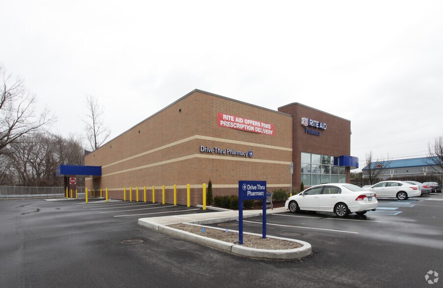 More Photos Of 329 Ellington Rd, East Hartford Storefront For Lease