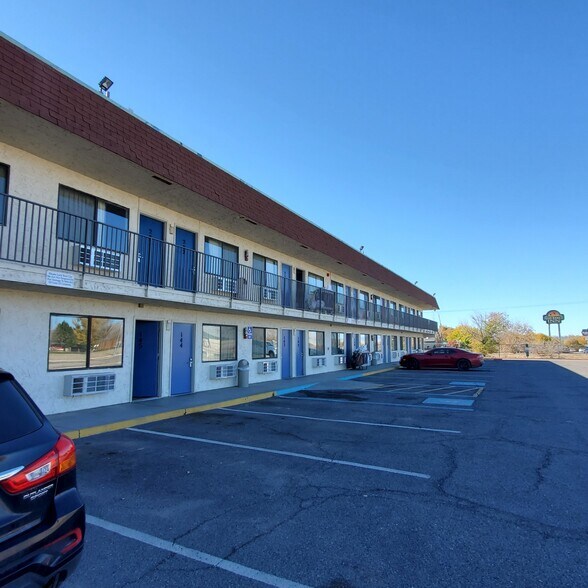 More Photos Of 1860 E Main St, Green River Hotel For Sale