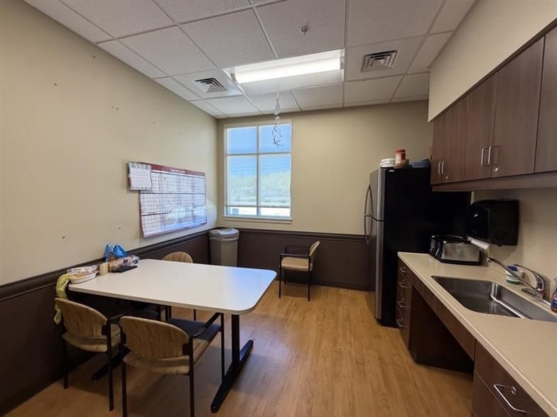 More Photos Of 801 W Bristol St, Elkhart Medical For Lease