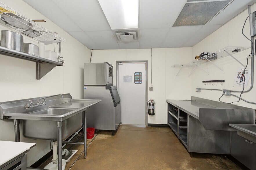 More Photos Of 2290 Rawlings Blvd, Pueblo Freestanding For Lease