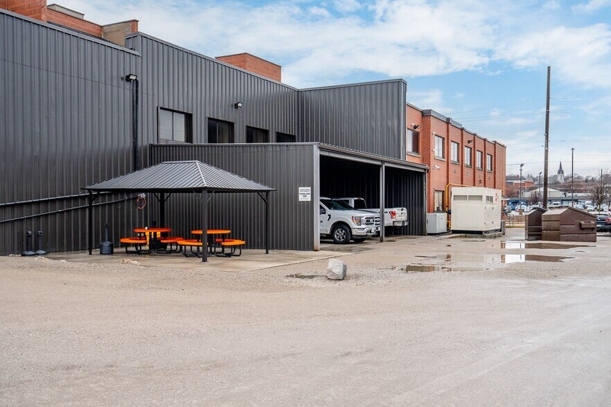 More Photos Of 174 West St, Orillia Office For Sale