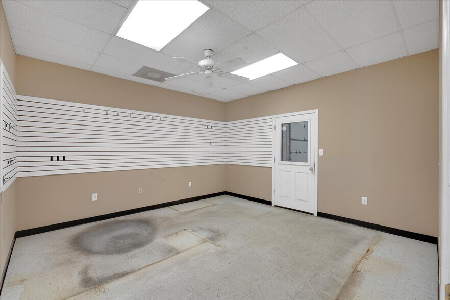 More Photos Of 3361 Highway 29 N, Belton Warehouse For Sale