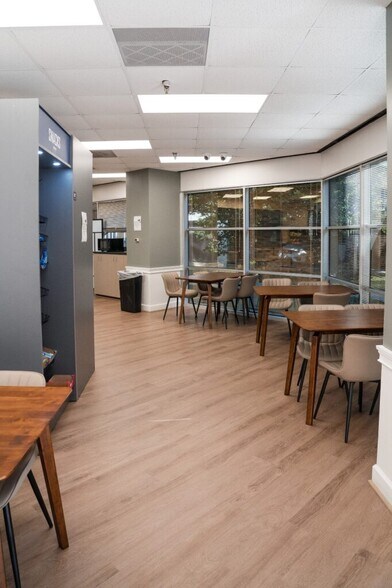 More Photos Of 15710 John F Kennedy Blvd, Houston Office For Lease