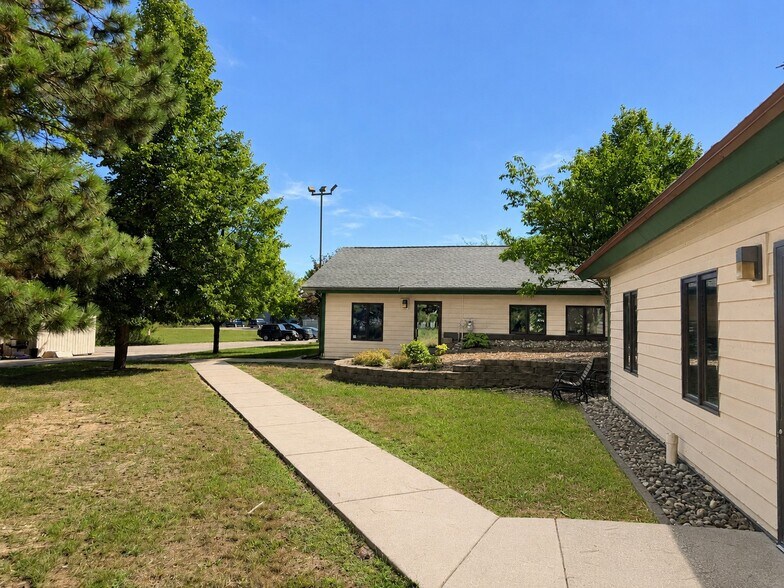 More Photos Of 14387 Edgewood Dr, Baxter Office For Lease