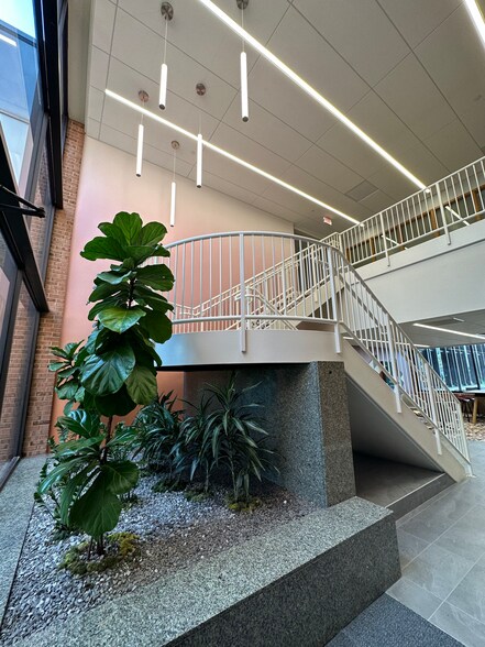 More Photos Of 11969-11975 Westline Industrial Dr, Saint Louis Office For Lease