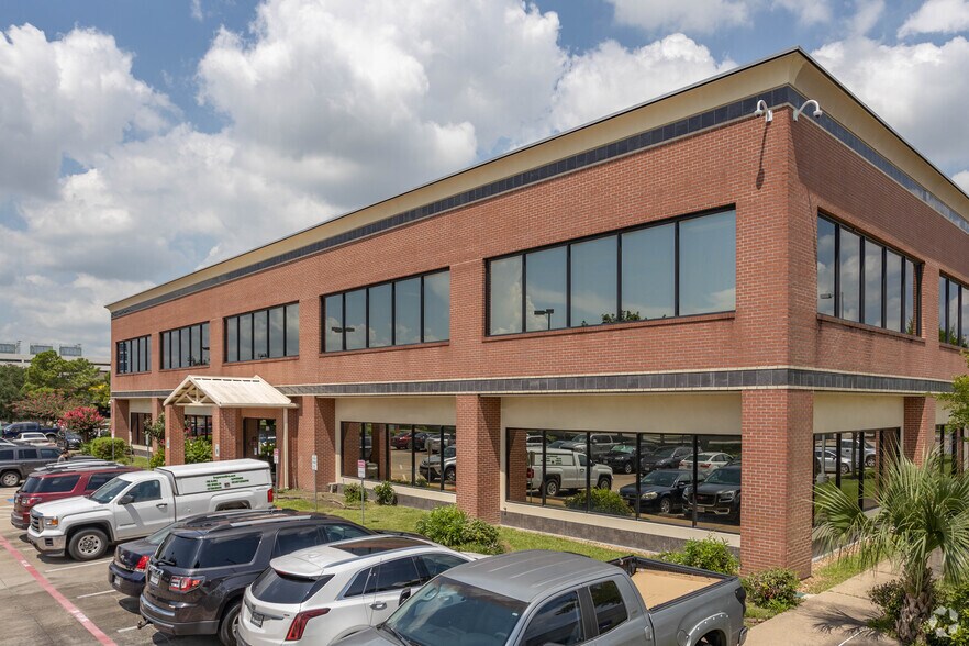 More Photos Of 201 Flint Ridge Rd, Webster Office For Lease