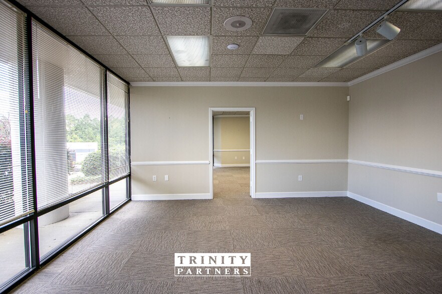 More Photos Of 6904 N Main St, Columbia Light Manufacturing For Lease