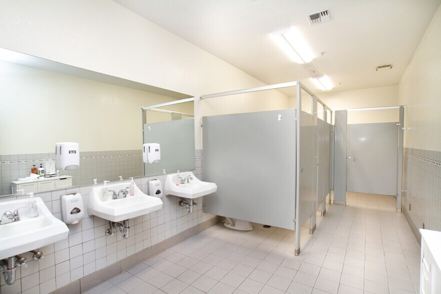 More Photos Of 1811 S 7th St, San Jose Warehouse For Sale