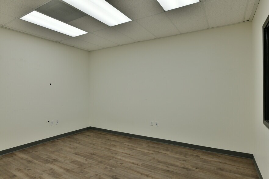 More Photos Of 15900 Hawthorne Blvd, Lawndale Office Residential For Lease