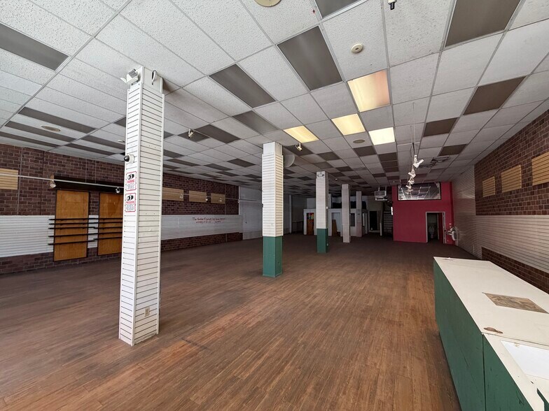 More Photos Of 305 S El Paso St, El Paso Storefront For Lease