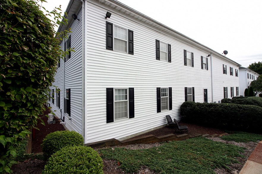 More Photos Of 670 N Beers St, Holmdel Medical For Sale