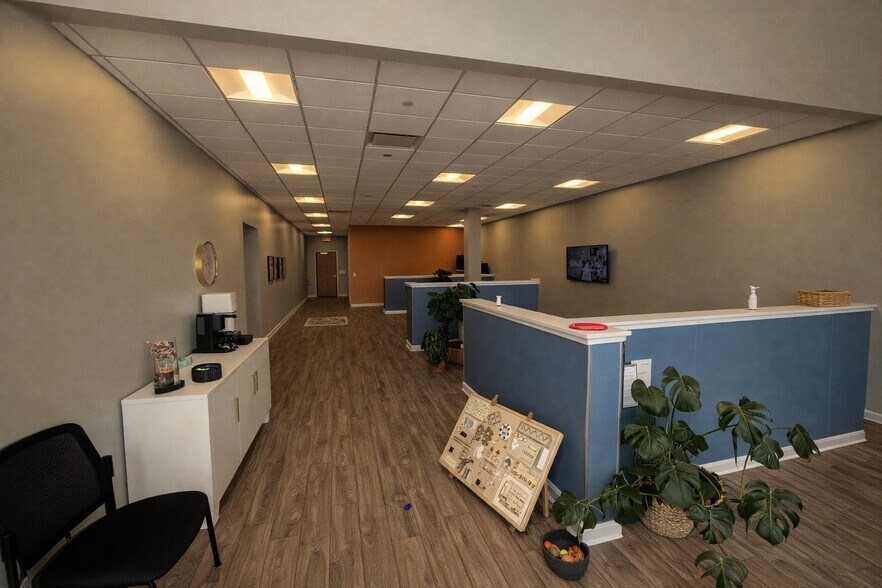 More Photos Of 3085 Meadowlark Ln, Altoona General Retail For Lease