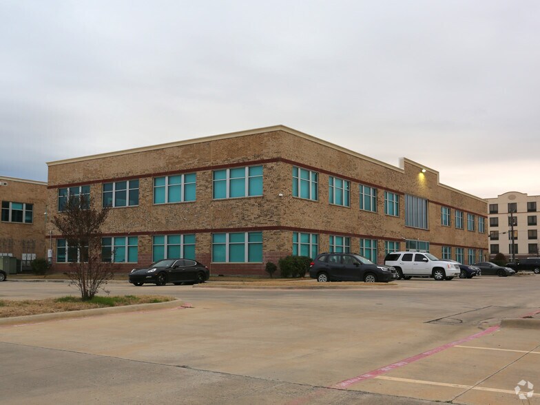 More Photos Of 1940 Enchanted Way, Grapevine Office For Sale