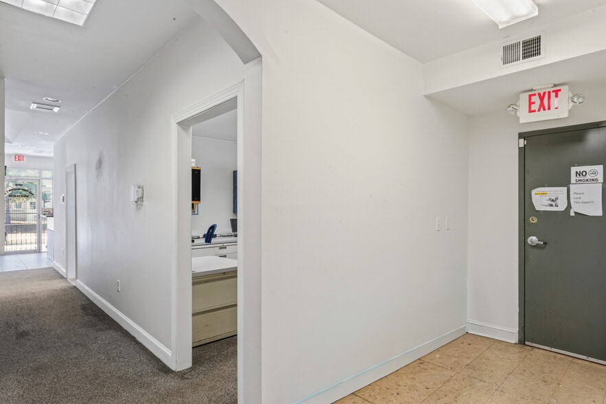 More Photos Of 1512 Marion Barry Ave SE, Washington Office For Sale