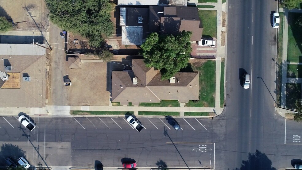 More Photos Of 403 N L St, Dinuba Medical For Lease
