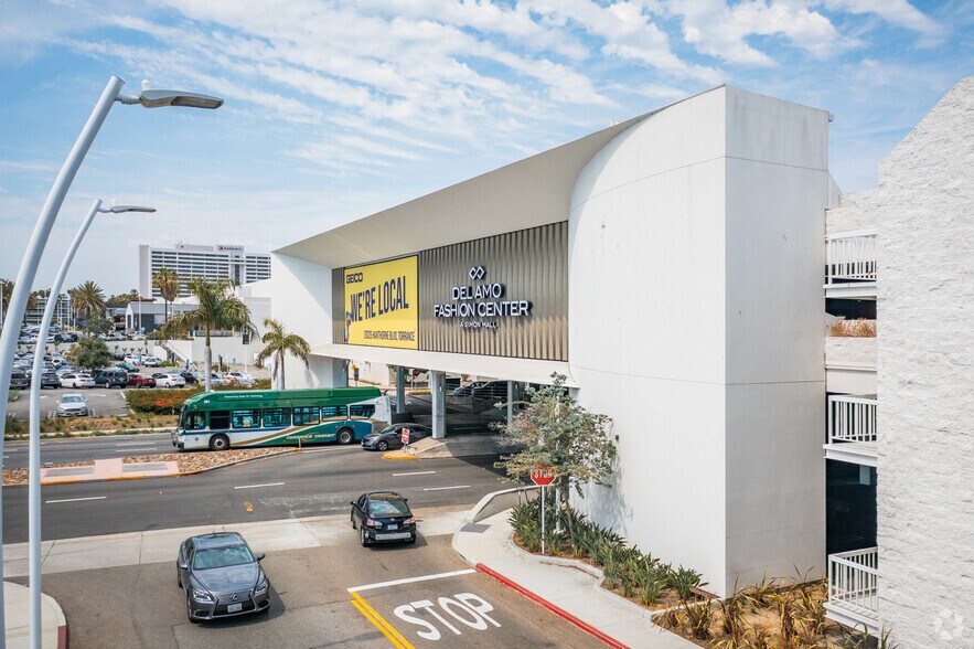 More Photos Of 21712 Hawthorne Blvd, Torrance General Retail For Lease