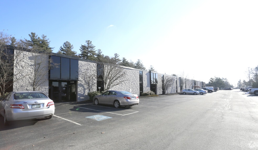 Primary Photo Of 8 Industrial Way, Salem Flex For Lease