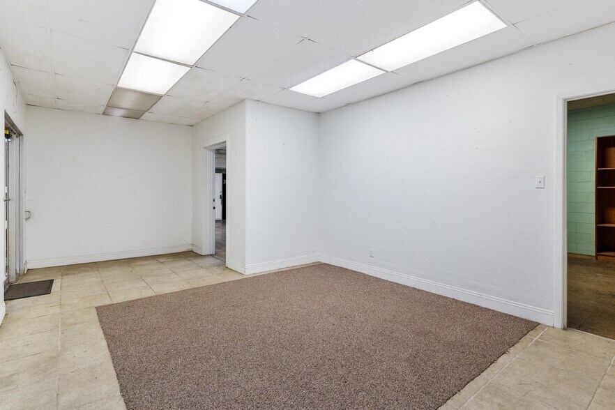 More Photos Of 227 E Main St, Tavares General Retail For Sale