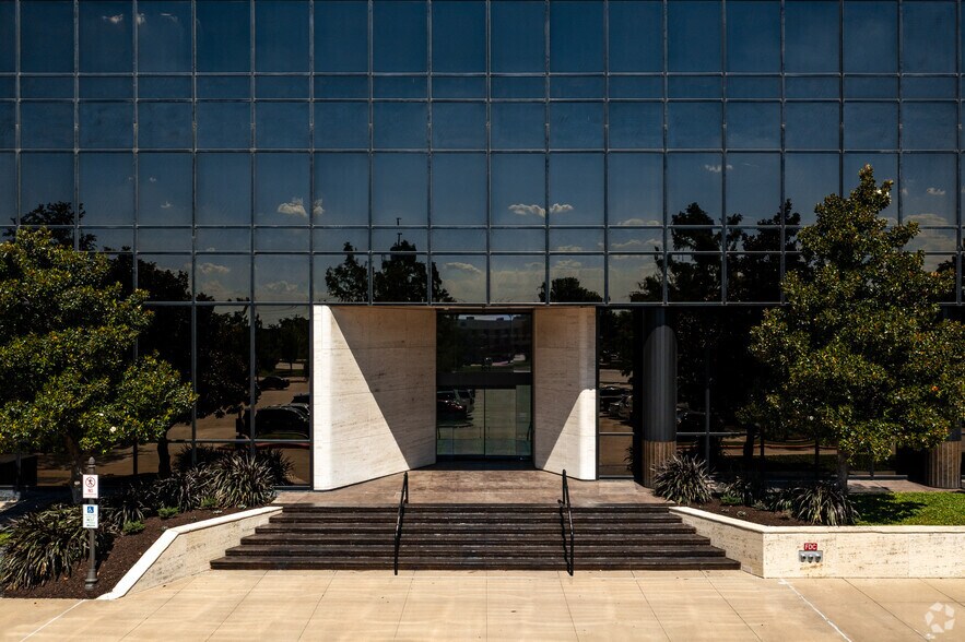 More Photos Of 101 E Park Blvd, Plano Coworking Space