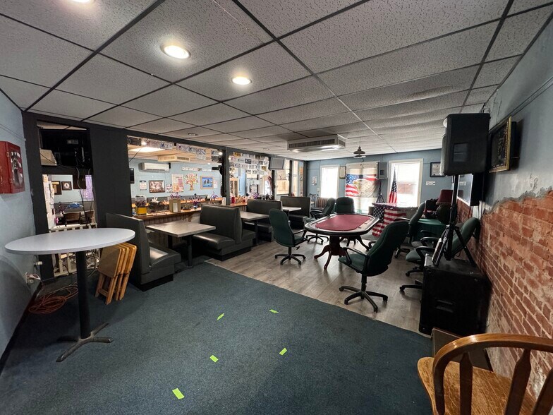 More Photos Of 893 Main St SW, Gainesville Bar For Lease