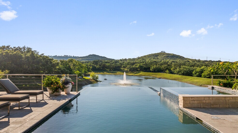 More Photos Of 101 Rolling Hills Rd, Blanco Specialty For Sale