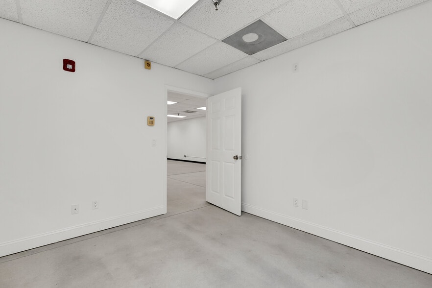 More Photos Of 1925-1963 Barber Rd, Sarasota Warehouse For Sale