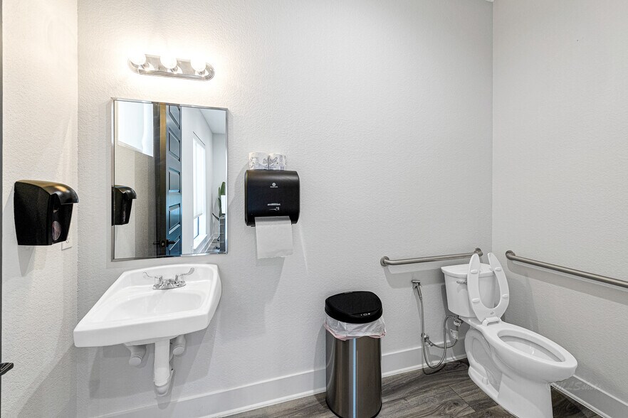 More Photos Of 225 Bella Katy Dr, Katy Medical For Sale