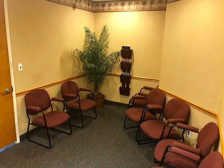 More Photos Of 31 Merrick Ave, Merrick Medical For Lease