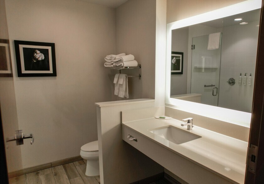 More Photos Of 6435 50th St, Lubbock Hotel For Sale