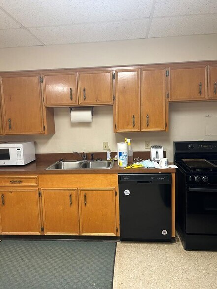 More Photos Of 818 N Raguet St, Lufkin Light Distribution For Sale