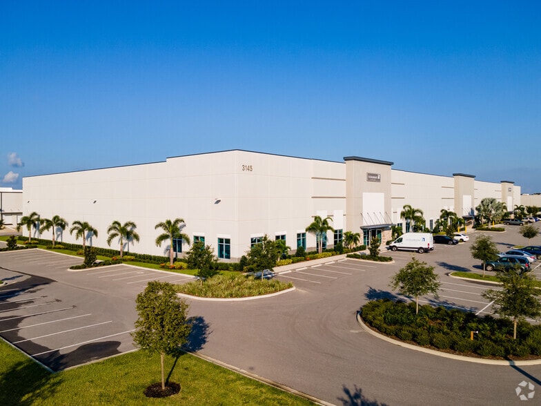 More Photos Of 3145 Lakewood Ranch Blvd, Bradenton Warehouse For Lease