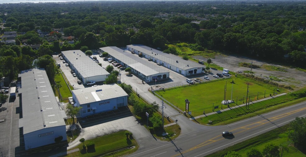 Primary Photo Of 7040 15th St E, Sarasota Warehouse For Lease