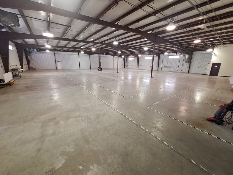 More Photos Of 909 34th St N, Fargo Warehouse For Lease
