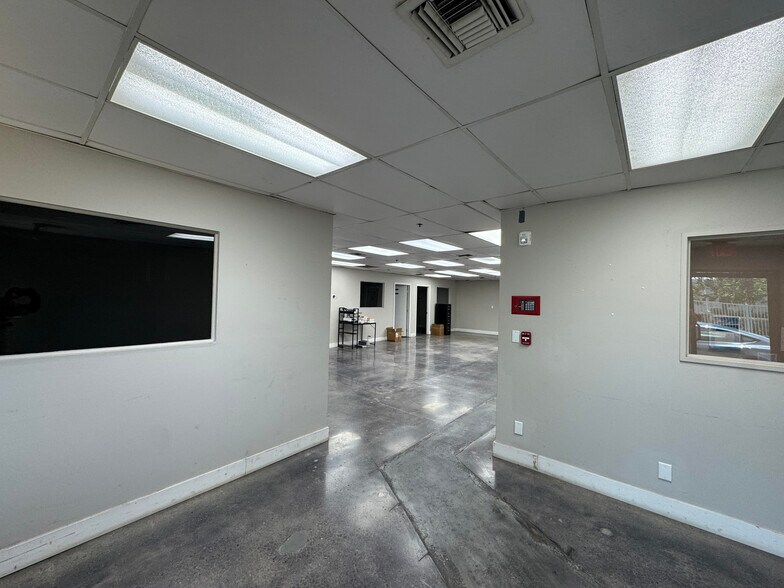 More Photos Of 2840 N Naomi St, Burbank Manufacturing For Sale