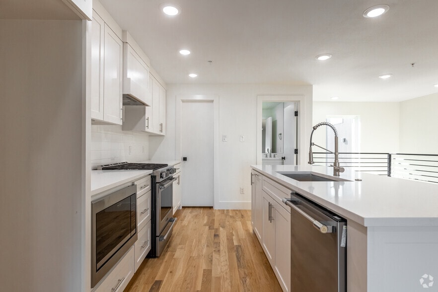 More Photos Of , Dallas Multifamily For Sale