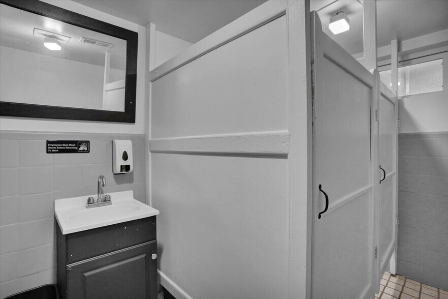 More Photos Of 16 Columbia Ave, Reading Restaurant For Sale