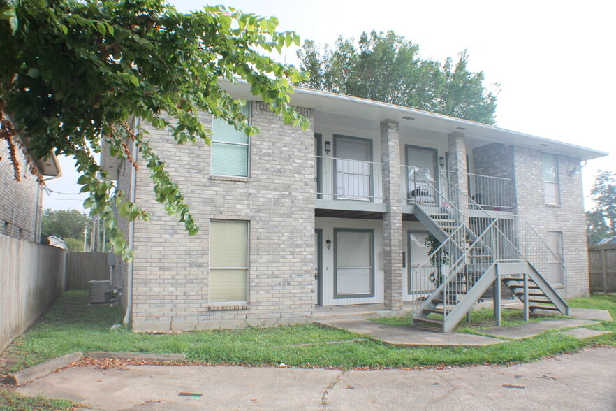 Primary Photo Of 9018 Grannis St, Houston Apartments For Sale