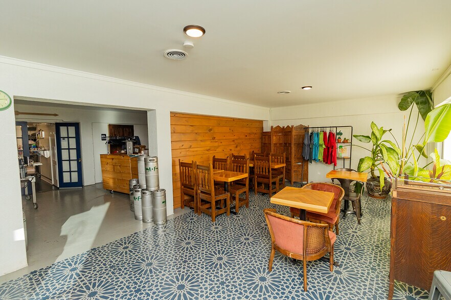 More Photos Of 1627 S Hillside St, Wichita Freestanding For Sale