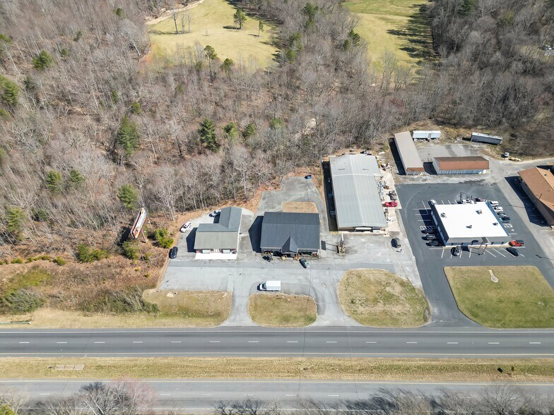 More Photos Of 2994 Hickory Blvd, Hudson Freestanding For Sale