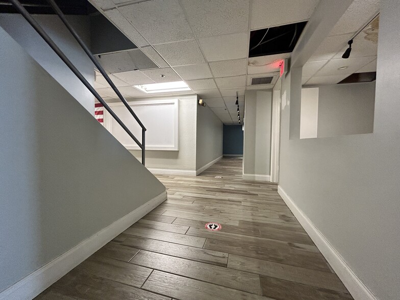 More Photos Of 2055 Liberty St, Hollywood Service For Sale