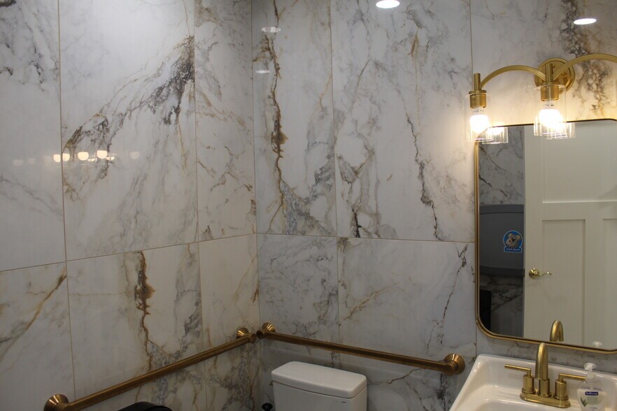 More Photos Of 7404 Lamar Ave S, Cottage Grove General Retail For Sale