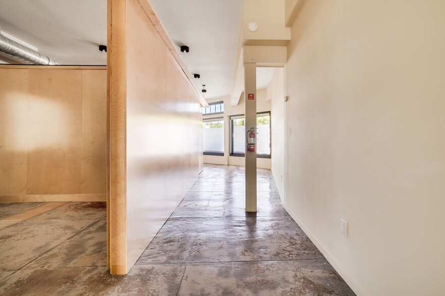 More Photos Of 6012 York Blvd, Los Angeles Office For Lease