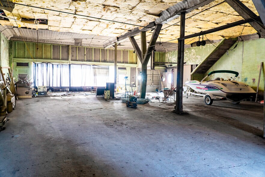 More Photos Of 120 N Main St, Yale Light Manufacturing For Sale