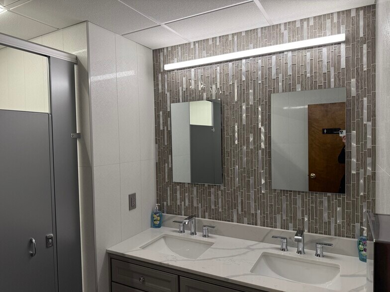 More Photos Of 1738 N Highland Rd, Pittsburgh Office For Sale