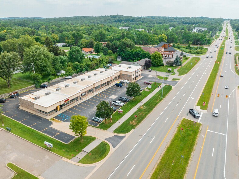 More Photos Of 2643-2661 S Lapeer Rd, Lake Orion General Retail For Sale